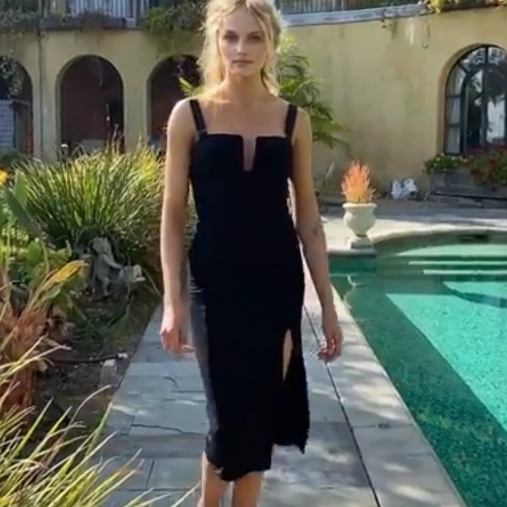 💥PRICE DROP💥 Sun Becomes Her Suspender Midi Dress